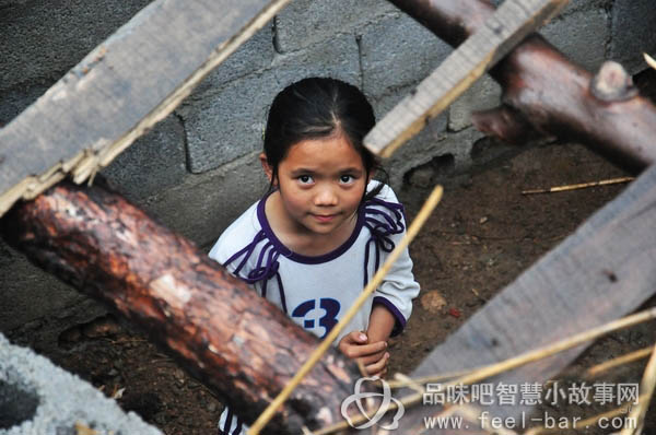 11歲微笑妹妹陳禮燕照顧病重父撐起一個(gè)家-平凡人不平凡的故事_平凡人感人小故事