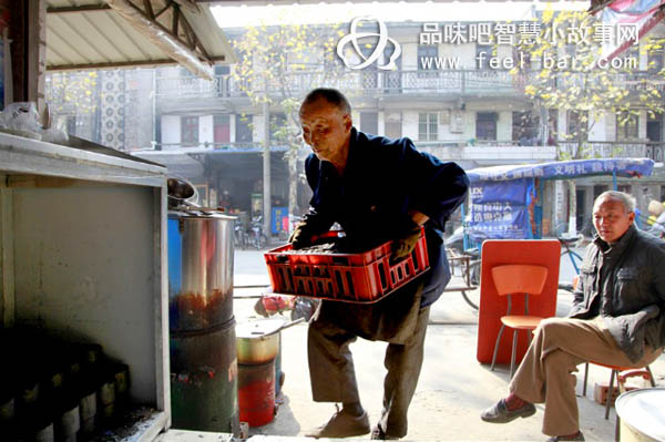 感動(dòng)中國(guó)的81歲賣煤翁陸松芳-平凡人不平凡的故事_平凡人不平凡_平凡人感人小故事