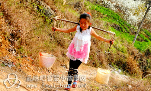 11歲微笑妹妹陳禮燕照顧病重父撐起一個(gè)家-平凡人不平凡的故事_平凡人感人小故事