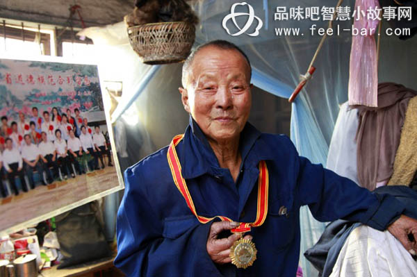 感動(dòng)中國(guó)的81歲賣煤翁陸松芳-平凡人不平凡的故事_平凡人不平凡_平凡人感人小故事