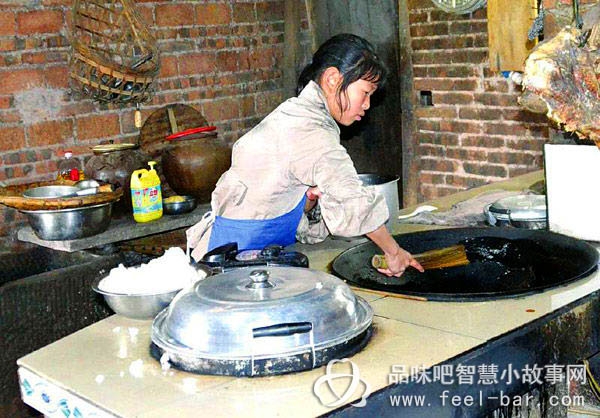 11歲女孩張雪群撐起一個家，照顧3個妹妹和82歲奶奶-平凡人不平凡的故事_平凡人感人小故事