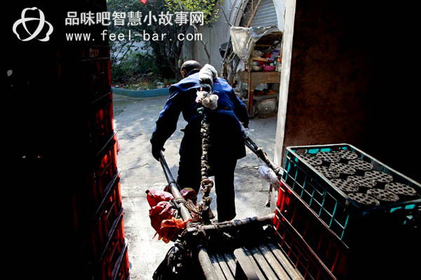 感動(dòng)中國(guó)的81歲賣煤翁陸松芳-平凡人不平凡的故事_平凡人不平凡_平凡人感人小故事