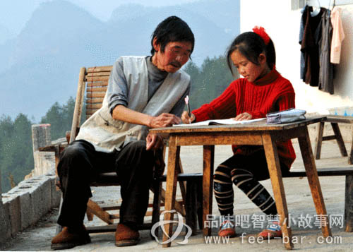 11歲微笑妹妹陳禮燕照顧病重父撐起一個(gè)家-平凡人不平凡的故事_平凡人感人小故事