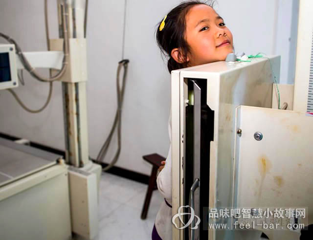 11歲微笑妹妹陳禮燕照顧病重父撐起一個(gè)家-平凡人不平凡的故事_平凡人感人小故事