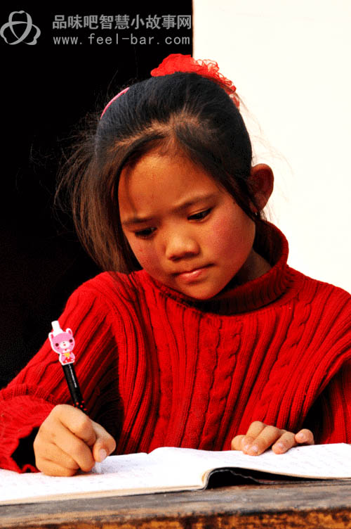 11歲微笑妹妹陳禮燕照顧病重父撐起一個(gè)家-平凡人不平凡的故事_平凡人感人小故事