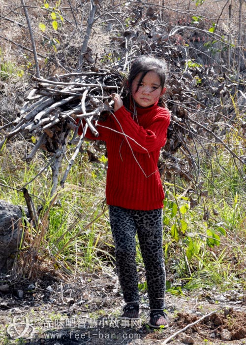 11歲微笑妹妹陳禮燕照顧病重父撐起一個(gè)家-平凡人不平凡的故事_平凡人感人小故事
