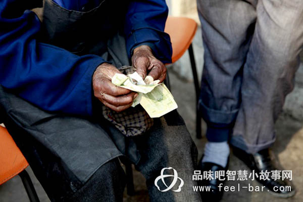 感動(dòng)中國(guó)的81歲賣煤翁陸松芳-平凡人不平凡的故事_平凡人不平凡_平凡人感人小故事