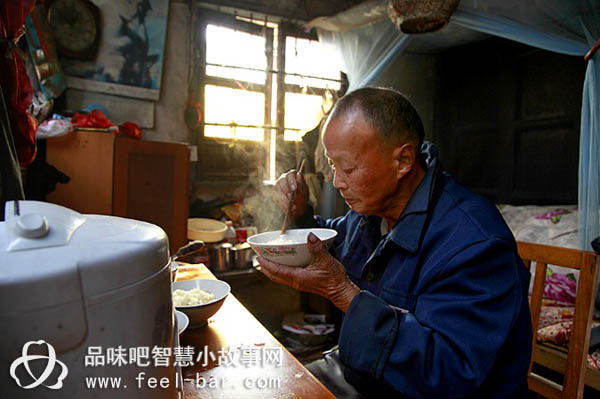 感動(dòng)中國(guó)的81歲賣煤翁陸松芳-平凡人不平凡的故事_平凡人不平凡_平凡人感人小故事