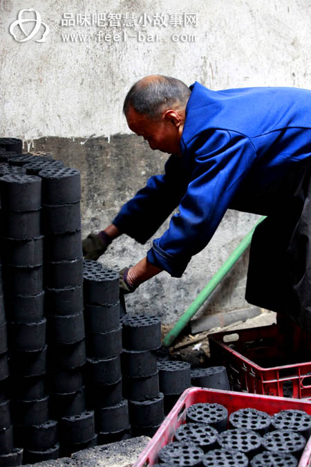 感動(dòng)中國(guó)的81歲賣煤翁陸松芳-平凡人不平凡的故事_平凡人不平凡_平凡人感人小故事