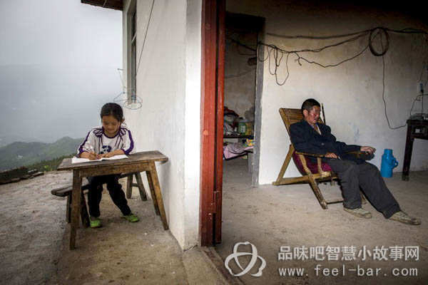 11歲微笑妹妹陳禮燕照顧病重父撐起一個(gè)家-平凡人不平凡的故事_平凡人感人小故事