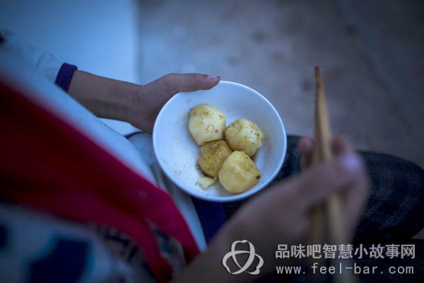 11歲微笑妹妹陳禮燕照顧病重父撐起一個(gè)家-平凡人不平凡的故事_平凡人感人小故事