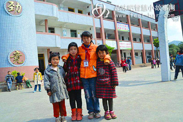 11歲女孩張雪群撐起一個家，照顧3個妹妹和82歲奶奶-平凡人不平凡的故事_平凡人感人小故事