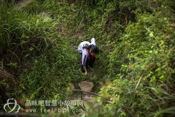 11歲微笑妹妹陳禮燕照顧病重父撐起一個(gè)家-平凡人不平凡的故事_平凡人感人小故事