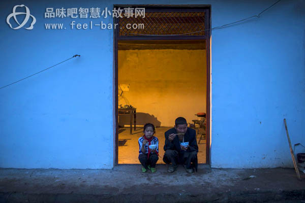 11歲微笑妹妹陳禮燕照顧病重父撐起一個(gè)家-平凡人不平凡的故事_平凡人感人小故事