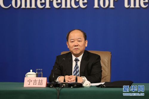 十三屆全國人大一次會議新聞中心3月6日上午10時在梅地亞中心多功能廳舉行記者會，邀請國家發(fā)展和改革委員會主任何立峰、副主任張勇、副主任寧吉喆就“創(chuàng)新和完善宏觀調(diào)控，推動高質(zhì)量發(fā)展”相關(guān)問題回答中外記者提問。圖為國家發(fā)展和改革委員會副主任寧吉喆。 新華網(wǎng)中國政府網(wǎng) 陳杰 攝