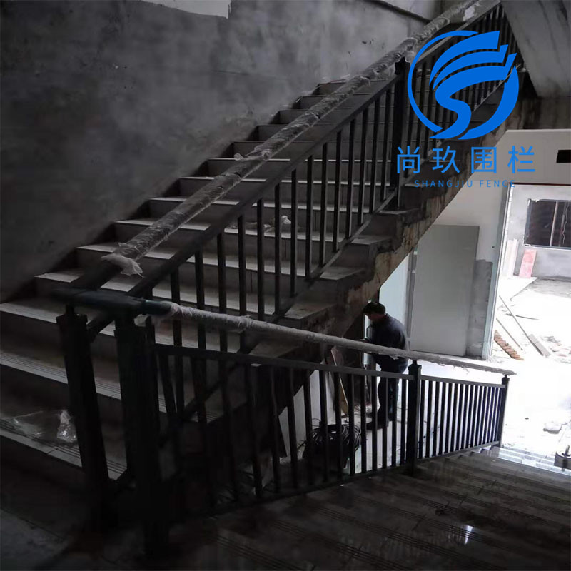 13337953640_1724053057.jpg 13337953640_1724053057.jpg